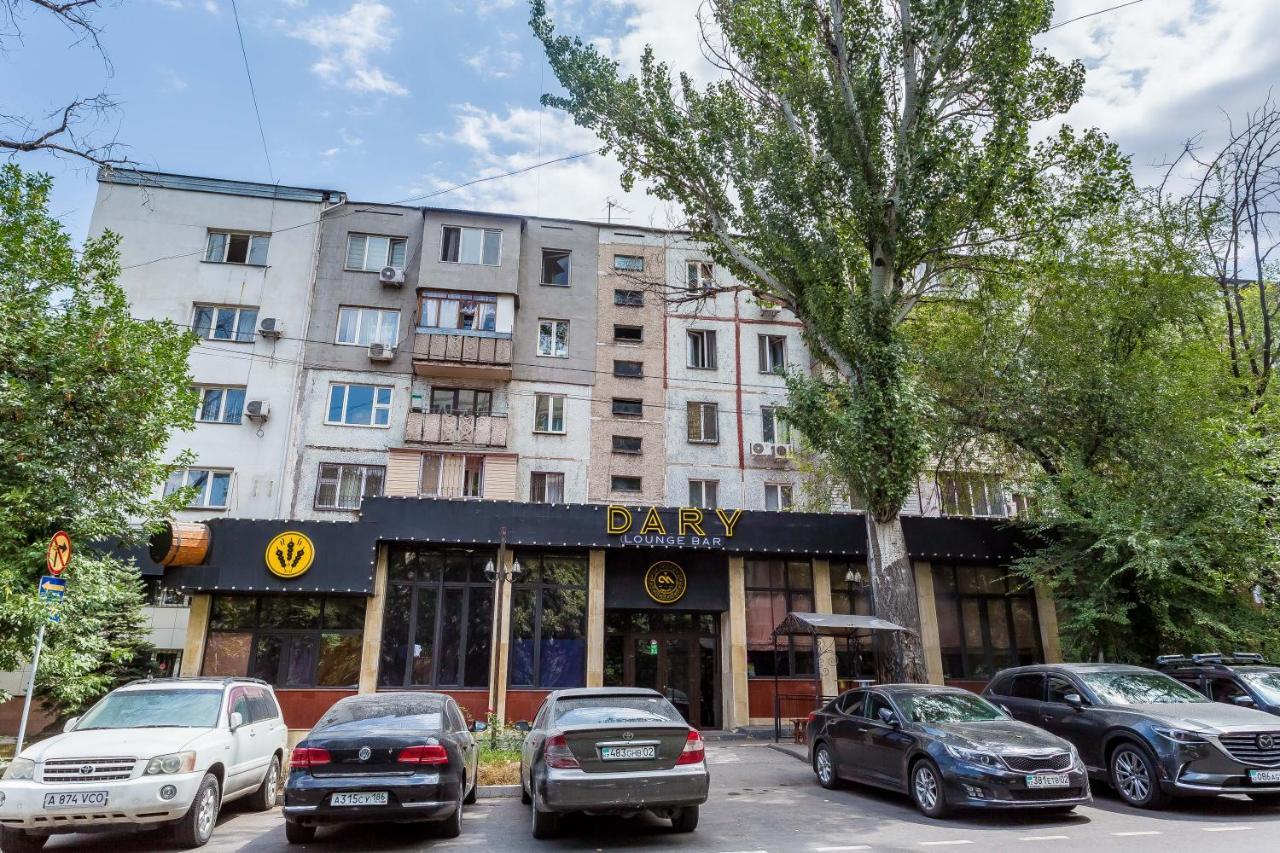 Прекрасные Апартаменты На Арбате Alma-Ata Buitenkant foto